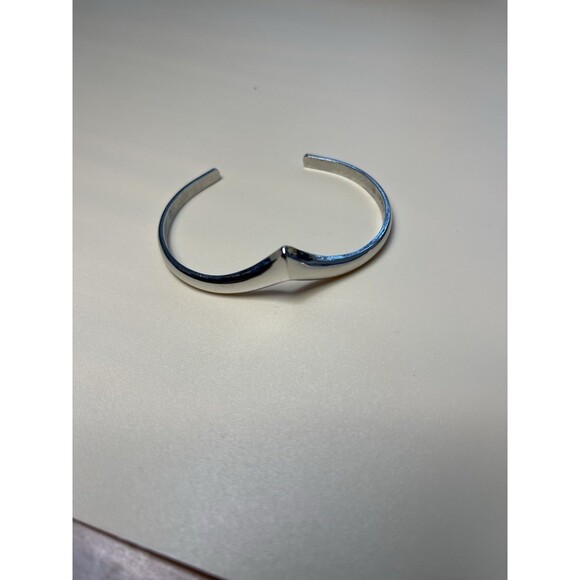 Vintage Avon Silver Tone V Point Bangle Cuff Bracelet Chevron 1976 approx. 6” #A - Picture 1 of 6